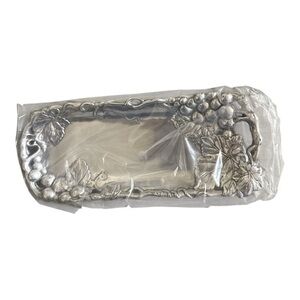 Arthur Court butter dish Grape (Aluminum, Hollowware)
by ARTHUR COURT